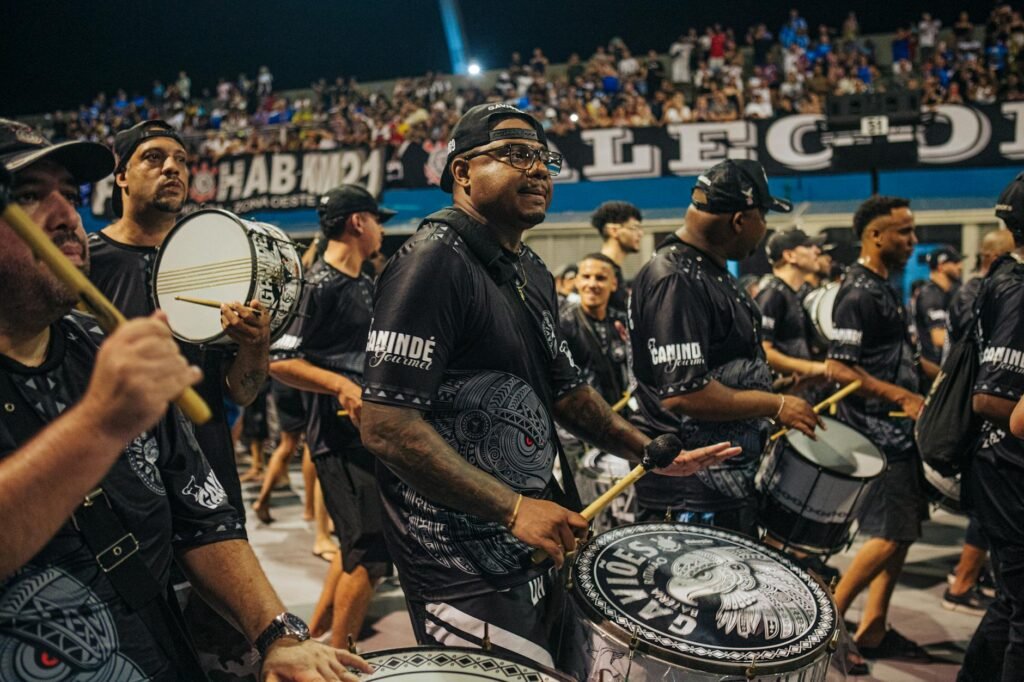 A Sinfonia da Nação: Como a Música Molda a Cultura Popular Brasileira — como a música influencia a cultura popular brasileira