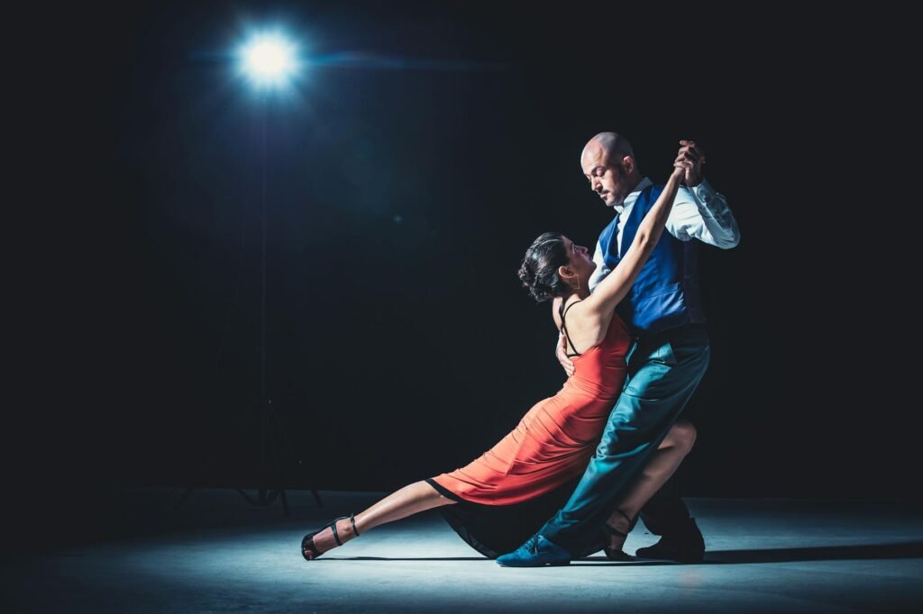 Como Aprender Dança de Salão Sozinho em Casa com Vídeos: O Guia Completo para Iniciantes — como aprender dança de salão sozin
