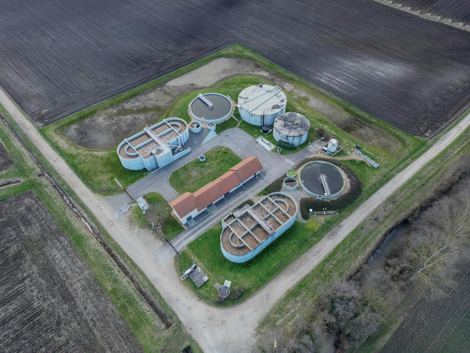 Do Esgoto à Eletricidade: Como o Tratamento de Resíduos Gera Energia Limpa e Sustentável — como o tratamento de esgoto pode g