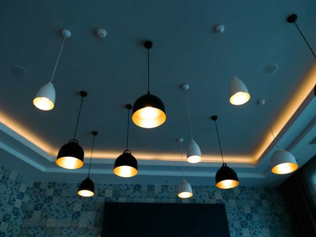 O Poder da Luz: Como Usar Iluminação Estratégica para Transformar Ambientes Pequenos 2 O Poder da Luz: Como Usar Iluminação Estratégica para Transformar Ambientes Pequenos — como usar iluminação para transformar