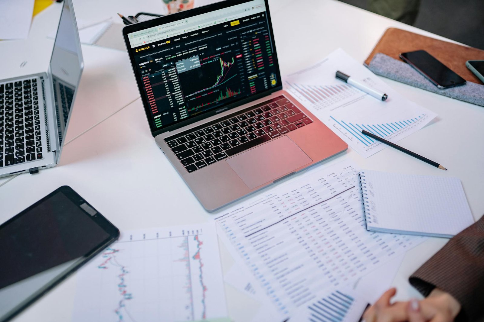 Estratégias de Marketing B2B para Empresas de Tecnologia: Guia Definitivo para Autoridade e Conversão — estratégias de market
